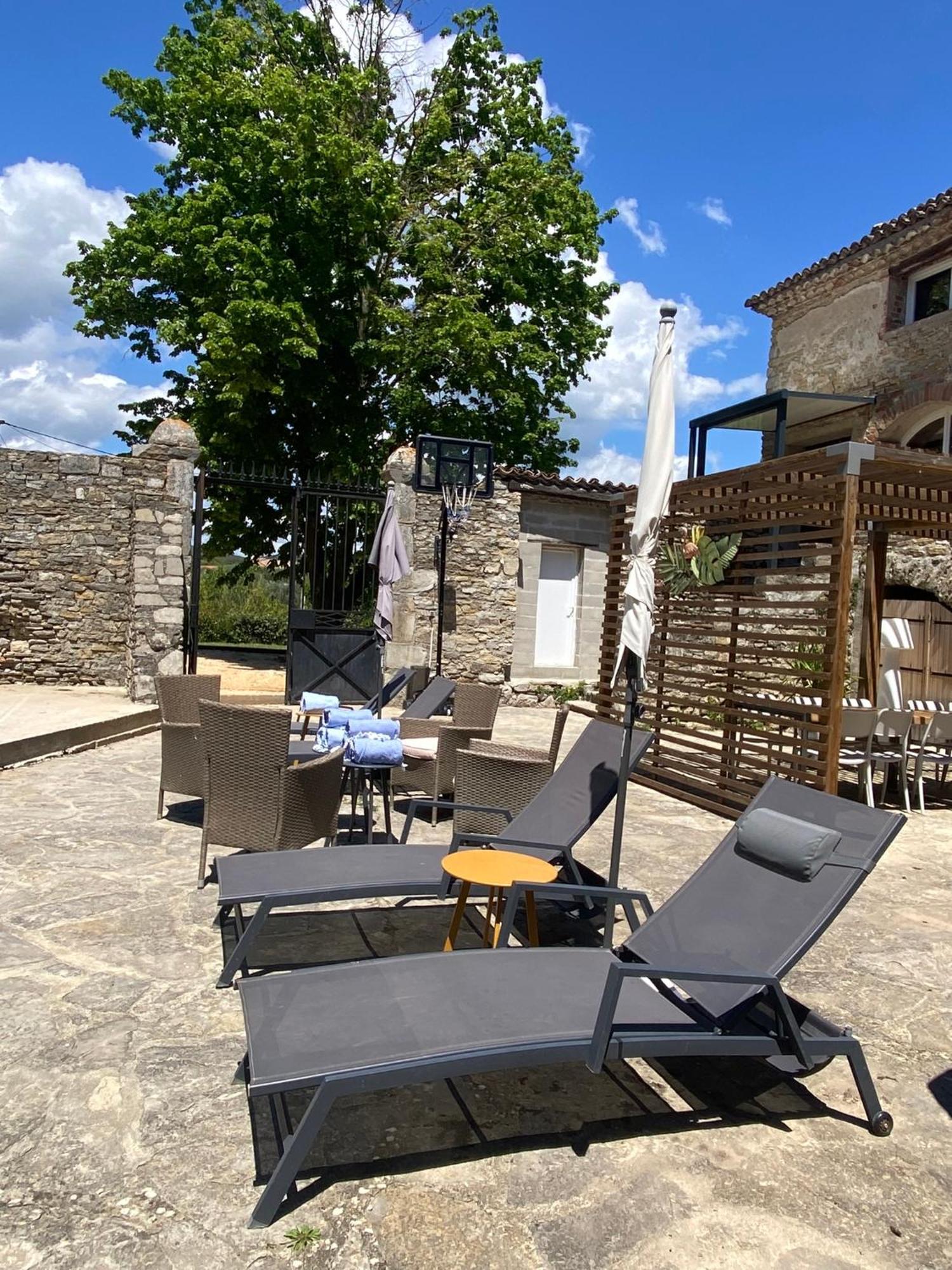 Appartement Logis Dans Ancien Relais De Poste à Saint Julien Les Rosiers Extérieur photo